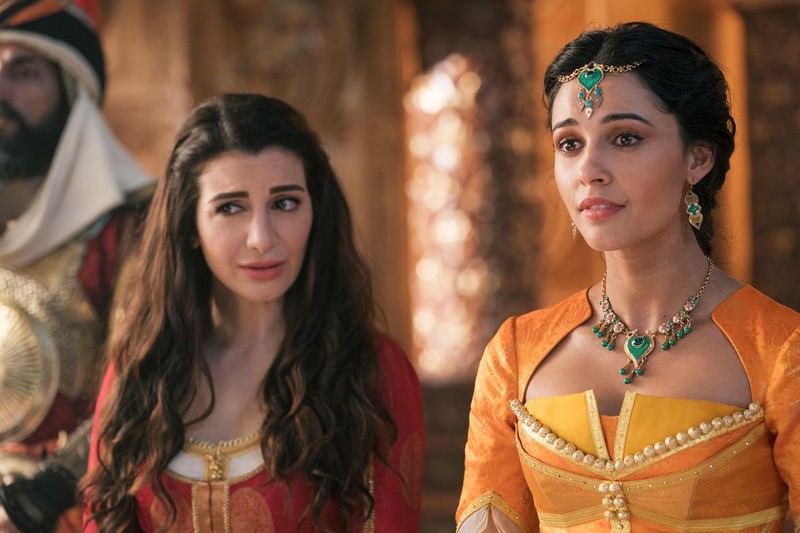 Diễn xuất của Naomi Scott trong vai công chúa Jasmine. Diễn xuất của Naomi Scott trong vai công chúa Jasmine.