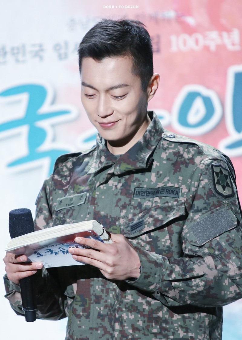 Doojoon nhập ngũ vào ngày 24 tháng 8 năm 2018 (Ảnh: Socialbearing)