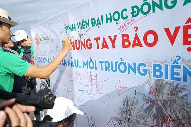 Đà Nẵng, linh trưởng, môi trường, chữ ký, lên tiếng, bảo vệ biển, voọc chà vá chân nâu, VietTimes