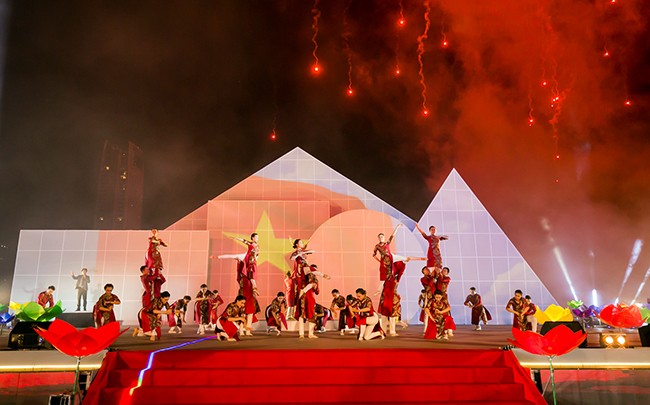 Sân khấu đêm khạc mạc thật sự ấn tượng