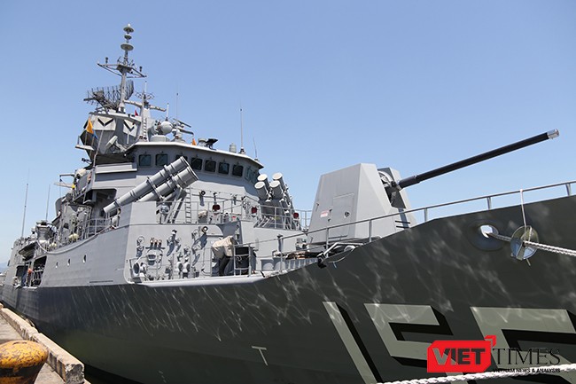 Tảu sở hữu những khí tài hiện đại bậc nhất thuộc lớp ANZAC có chức năng phòng không, chống ngầm và tác chiến mặt nước, do thám, ngăn chặn và trinh sát