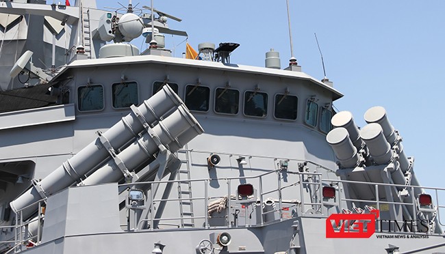 Hệ thống ống phóng tên lửa trang bị trên tàu