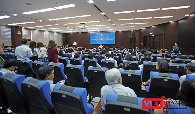 Sáng 27/6, UBND TP Đà Nẵng đã tổ chức buổi Họp báo thường kỳ 6 tháng đầu năm 2017 do Chủ tịch UBND TP Đà Nẵng Huỳnh Đức Thơ chủ trì