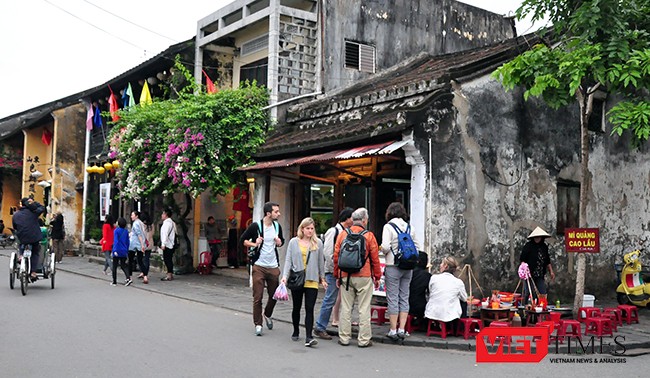 các du khách vì cộng đồng sẽ không chỉ đòi hỏi một món ăn ngon mà còn sử dụng thực phẩm địa phương và nhất là sẽ chọn các khách sạn và phương án du lịch xanh và văn minh