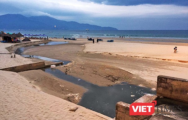 Đà Nẵng vẫn chưa có biện pháp căn cơ để giải quyết tình trạng nước thải ô nhiễm tấn công bãi biển như thời gian qua