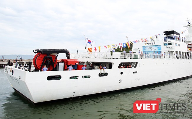 Cùng sân bay trực thăng phía đuôi tàu, giúp tàu có thể mở rộng phạm vi hoạt động trên biển