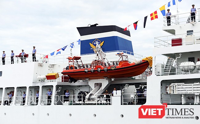 Phao, xuồng cứu sinh bên mạn tàu