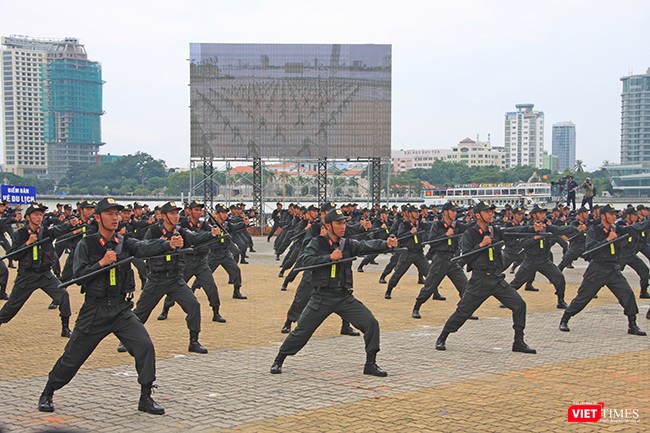 Hơn 2.000 cảnh sát diễn tập chống khủng bố bảo vệ APEC tại Đà Nẵng ảnh 15