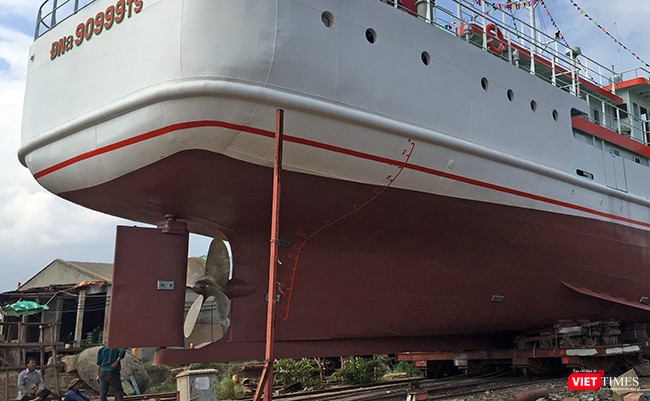 Tàu được trang bị 1 động cơ diesel Mitsubishi công suất hơn 1.000 CV, 1 chân vịt và có thể đạt tốc độ tự do 12,5 hải lý/giờ