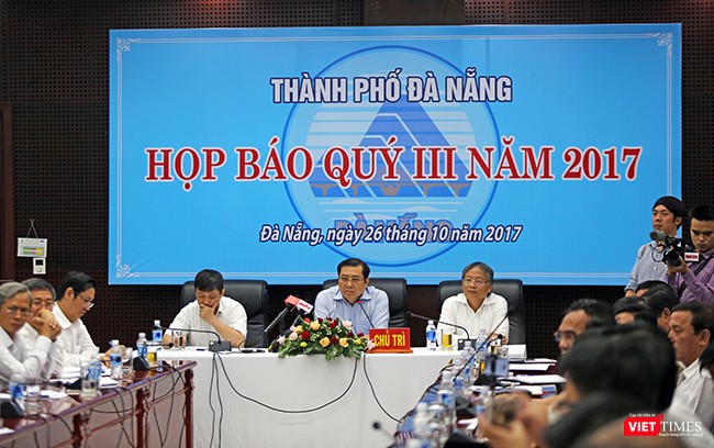Sáng 26/10, UBND TP Đà Nẵng tổ chức Họp báo thường kỳ quý III/2017, với sự chủ trì của Chủ tịch UBND TP Đà Nẵng Huỳnh Đức Thơ