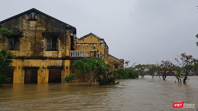 Lũ ngập phố cổ, Hội An sẵn sàng sơ tán dân khỏi vùng nguy hiểm ảnh 3