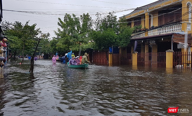 Lũ ngập phố cổ, Hội An sẵn sàng sơ tán dân khỏi vùng nguy hiểm ảnh 7