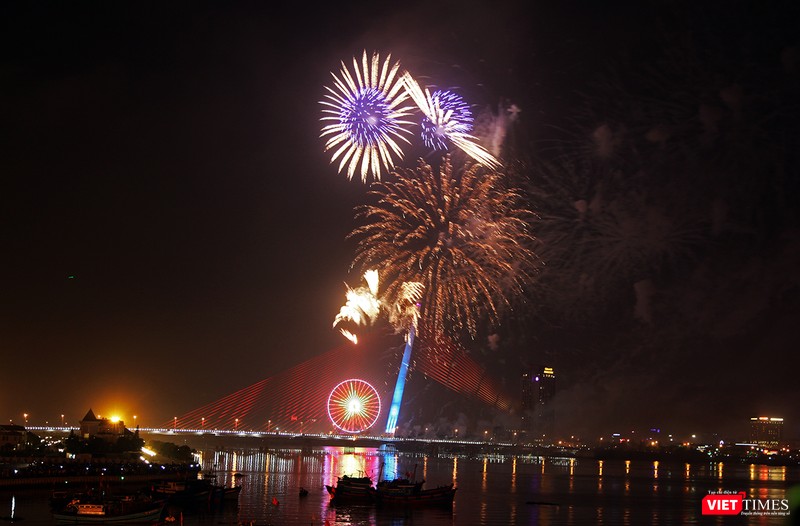 Đà Nẵng bắn pháo hoa trong đêm giao thừa tại điểm bắn cầu Nguyễn Văn Trỗi