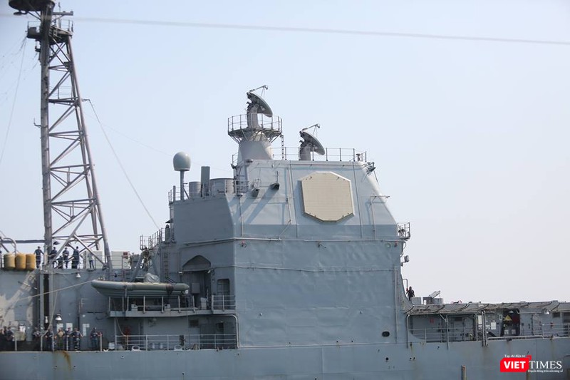 Sức mạnh của tuần dương hạm hộ tống siêu hàng không mẫu hạm đến Đà Nẵng ảnh 11