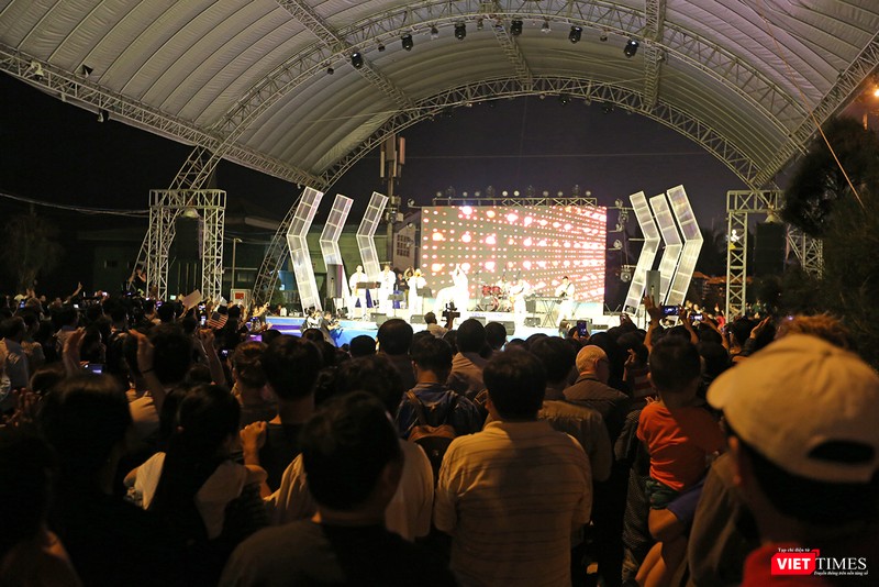 Thủy thủ Hạm đội 7 Mỹ hát vang “Nối vòng tay lớn“ ảnh 14