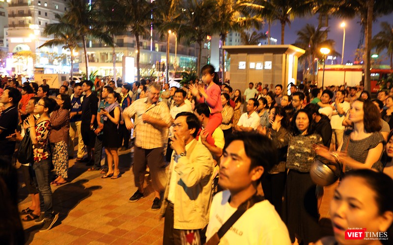 Thủy thủ Hạm đội 7 Mỹ hát vang “Nối vòng tay lớn“ ảnh 17