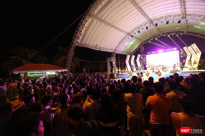 Thủy thủ Hạm đội 7 Mỹ hát vang “Nối vòng tay lớn“ ảnh 2