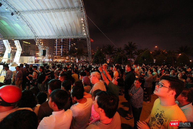 Thủy thủ Hạm đội 7 Mỹ hát vang “Nối vòng tay lớn“ ảnh 3