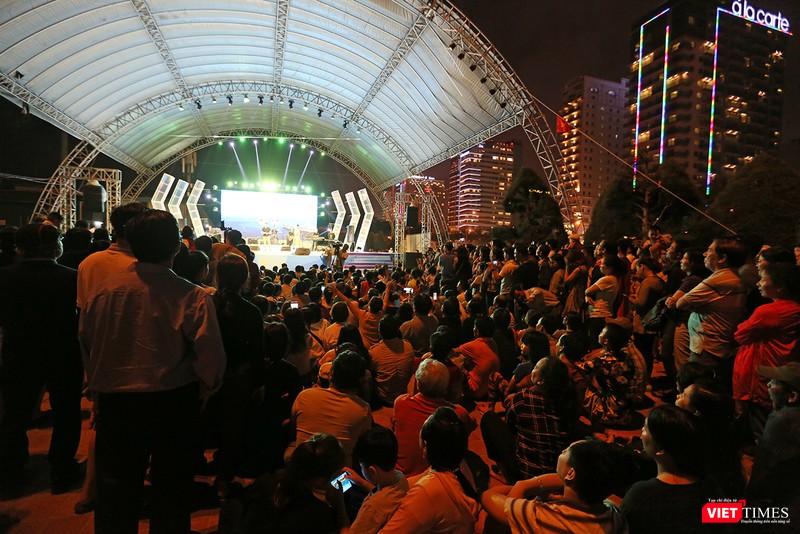 Thủy thủ Hạm đội 7 Mỹ hát vang “Nối vòng tay lớn“ ảnh 4