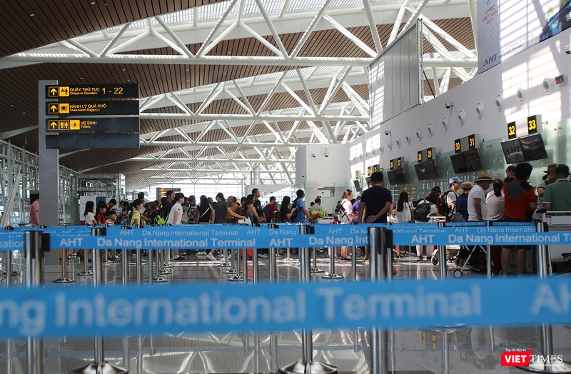 Theo kết luận thanh tra số 402/KL-TTr của Thanh tra Bộ Xây dựng, Dự án Nhà ga hành khách Quốc tế (T2)- Cảng Hàng không Quốc tế Đà Nẵng do Công ty CP Đầu tư Nhà ga quốc tế Đà Nẵng (viết tắt là AHT) thực hiện đã có nhiều sai phạm nghiêm trọng cần xử lý.