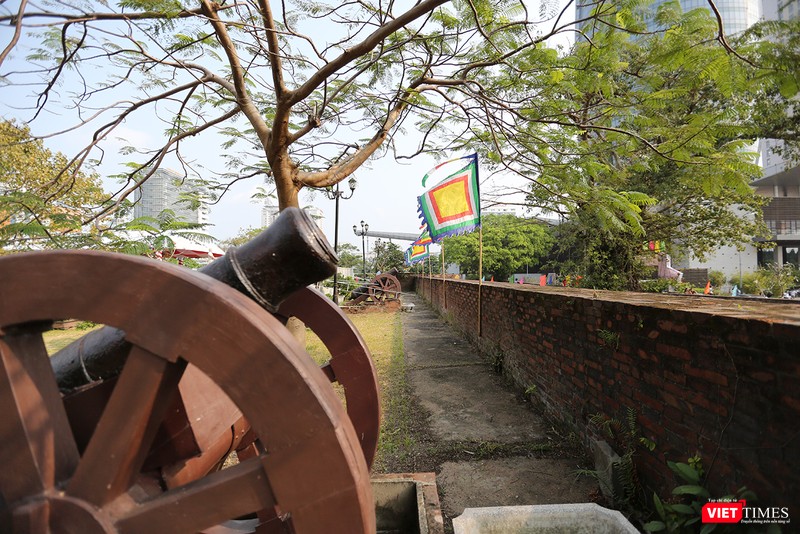 Một góc tường thành di tích Thành Điện Hải (Đà Nẵng)