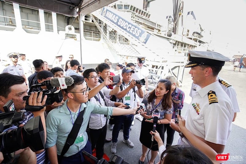 Đội tàu Hải quân Hoàng Gia Australia đến thăm TP.HCM ảnh 4