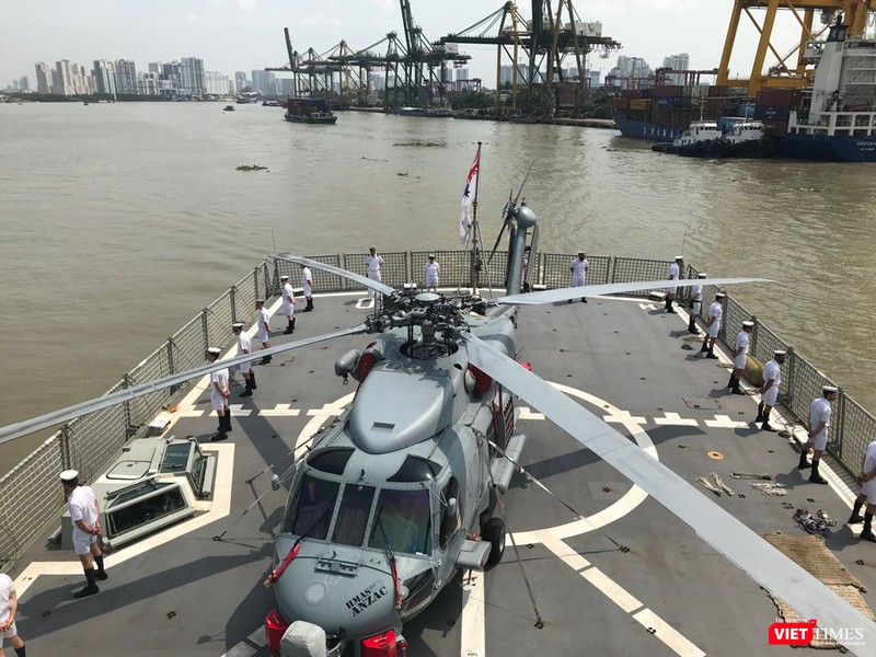 Đội tàu Hải quân Hoàng Gia Australia đến thăm TP.HCM ảnh 9