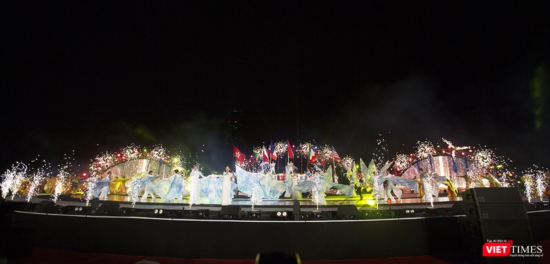 Pháo hoa Đà Nẵng 2018: Mãn nhãn “Bức họa Huyền thoại của những cây cầu” ảnh 6