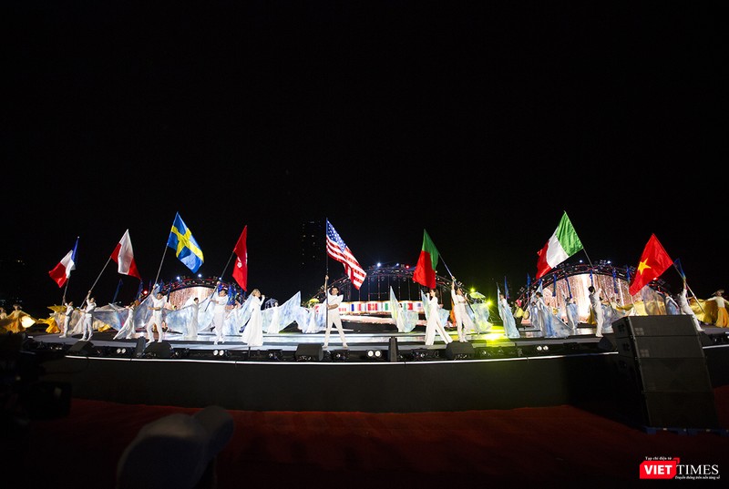 Pháo hoa Đà Nẵng 2018: Mãn nhãn “Bức họa Huyền thoại của những cây cầu” ảnh 5