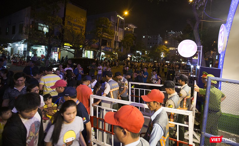 Pháo hoa Đà Nẵng 2018: Mãn nhãn “Bức họa Huyền thoại của những cây cầu” ảnh 2