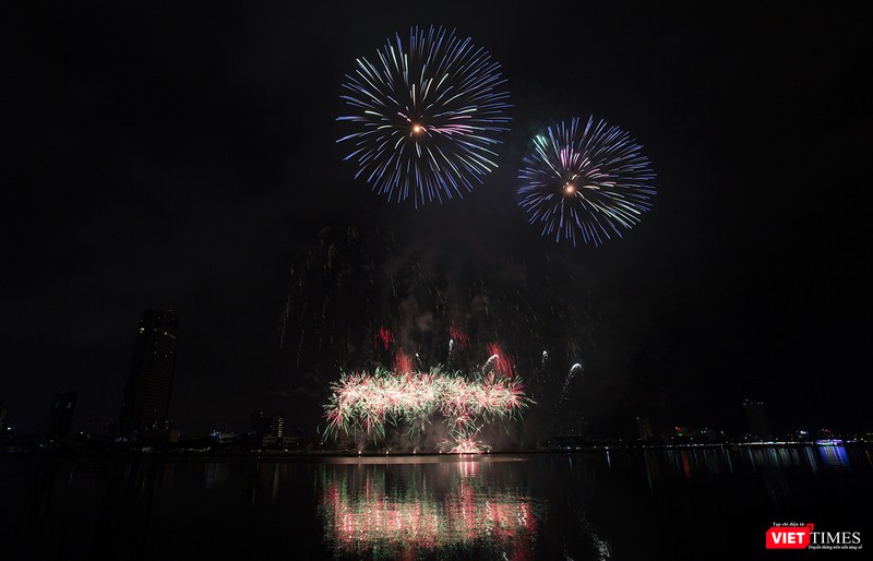 Pháo hoa Đà Nẵng 2018: Mãn nhãn “Bức họa Huyền thoại của những cây cầu” ảnh 7
