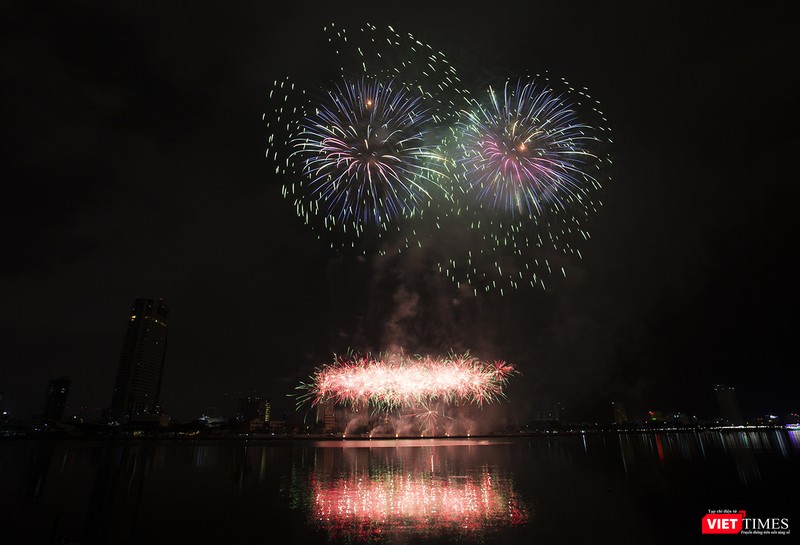 Pháo hoa Đà Nẵng 2018: Mãn nhãn “Bức họa Huyền thoại của những cây cầu” ảnh 9