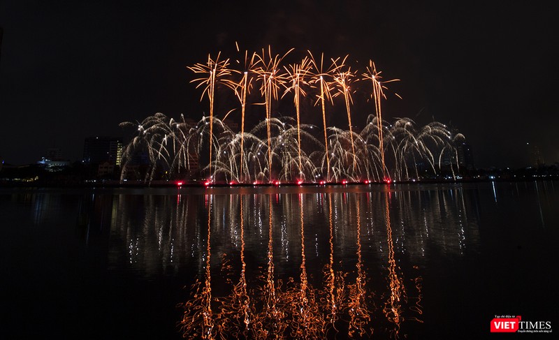 Pháo hoa Đà Nẵng 2018: Mãn nhãn “Bức họa Huyền thoại của những cây cầu” ảnh 13