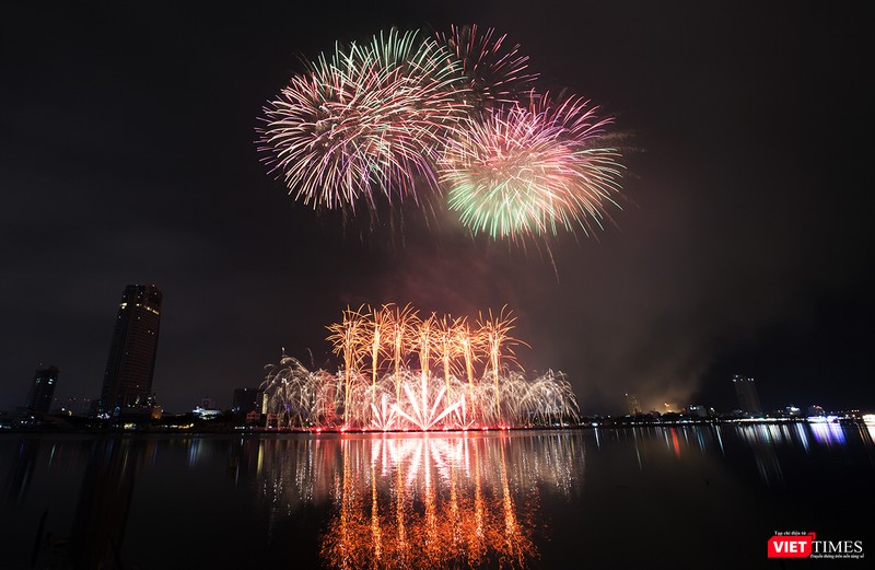Pháo hoa Đà Nẵng 2018: Mãn nhãn “Bức họa Huyền thoại của những cây cầu” ảnh 15