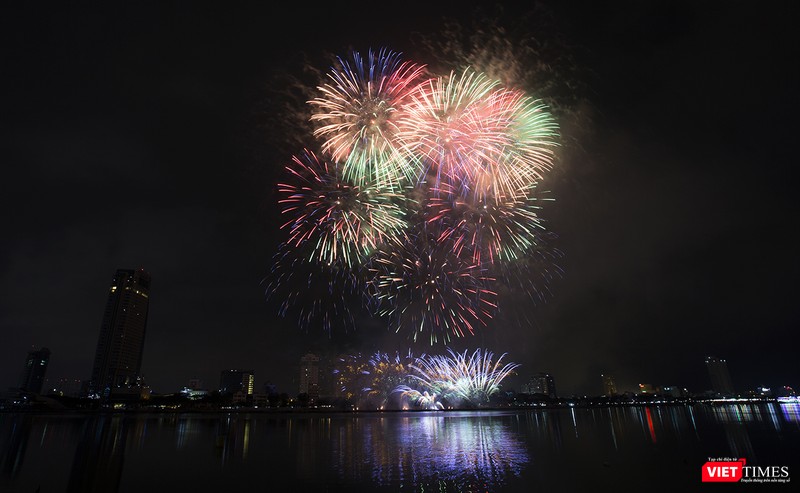 Pháo hoa Đà Nẵng 2018: Mãn nhãn “Bức họa Huyền thoại của những cây cầu” ảnh 17