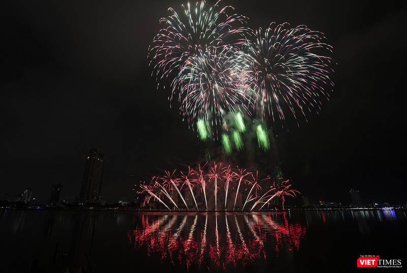 Pháo hoa Đà Nẵng 2018: Mãn nhãn “Bức họa Huyền thoại của những cây cầu” ảnh 18