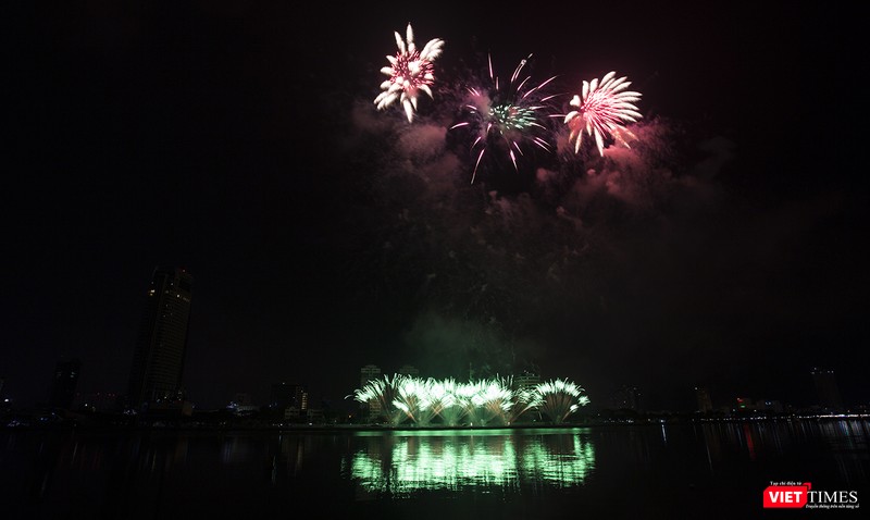Pháo hoa Đà Nẵng 2018: Mãn nhãn “Bức họa Huyền thoại của những cây cầu” ảnh 23