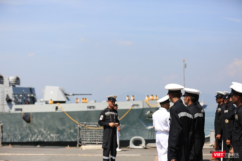 Sức mạnh của tàu hộ vệ tên lửa INS Kamorta và “siêu hậu cần” INS Shakti-Hải quân Ấn Độ ở Đà Nẵng ảnh 13