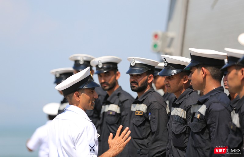 Sức mạnh của tàu hộ vệ tên lửa INS Kamorta và “siêu hậu cần” INS Shakti-Hải quân Ấn Độ ở Đà Nẵng ảnh 14