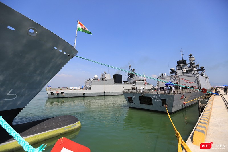 Sức mạnh của tàu hộ vệ tên lửa INS Kamorta và “siêu hậu cần” INS Shakti-Hải quân Ấn Độ ở Đà Nẵng ảnh 15