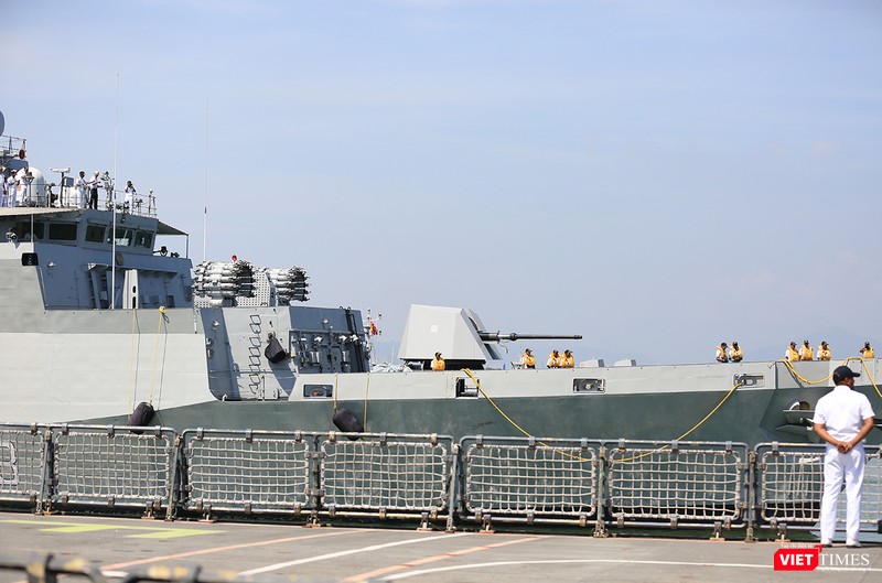 Sức mạnh của tàu hộ vệ tên lửa INS Kamorta và “siêu hậu cần” INS Shakti-Hải quân Ấn Độ ở Đà Nẵng ảnh 8