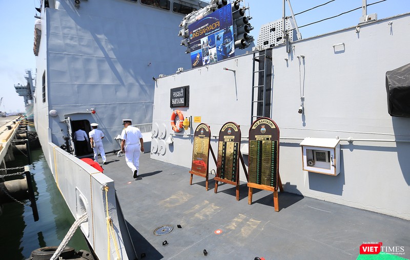 Cận cảnh chiến hạm INS Sahyadri (F-49) của Hải quân Ấn Độ tại Đà Nẵng ảnh 11