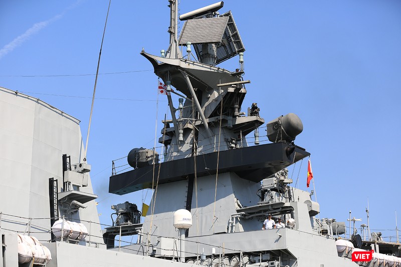 Cận cảnh chiến hạm INS Sahyadri (F-49) của Hải quân Ấn Độ tại Đà Nẵng ảnh 9