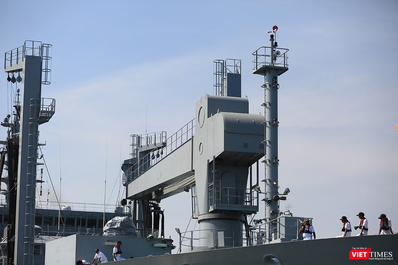 Sức mạnh của tàu hộ vệ tên lửa INS Kamorta và “siêu hậu cần” INS Shakti-Hải quân Ấn Độ ở Đà Nẵng ảnh 27