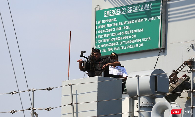 Sức mạnh của tàu hộ vệ tên lửa INS Kamorta và “siêu hậu cần” INS Shakti-Hải quân Ấn Độ ở Đà Nẵng ảnh 24