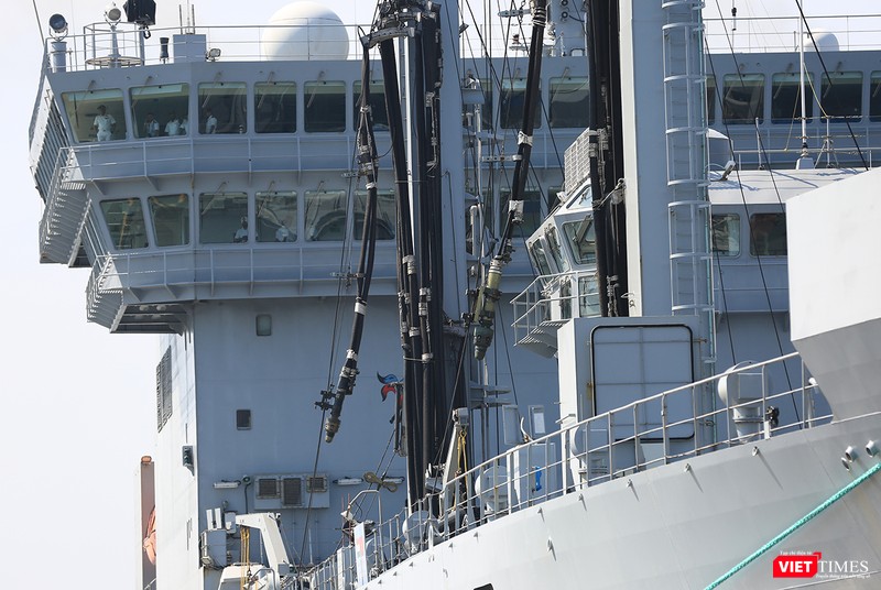 Sức mạnh của tàu hộ vệ tên lửa INS Kamorta và “siêu hậu cần” INS Shakti-Hải quân Ấn Độ ở Đà Nẵng ảnh 26