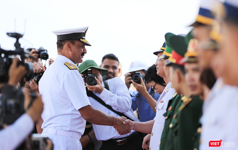 Đội tàu Hải quân Ấn Độ và gần 1.000 binh sĩ cập cảng Đà Nẵng  ảnh 2