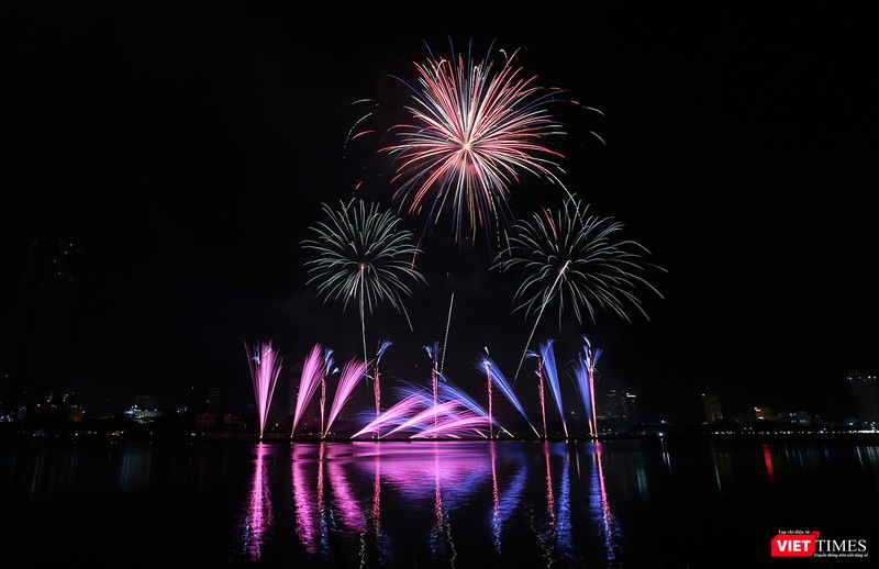Đêm thi thứ tư của Lễ hội pháo hoa quốc tế Đà Nẵng (DIFF) 2018 mang chủ đề “Nhịp cầu bằng hữu” sẽ bắt đầu vào tối ngày 9/6 với màn tranh tài của 2 đội đến từ châu Âu là Thụy Điển và Bồ Đào Nha.