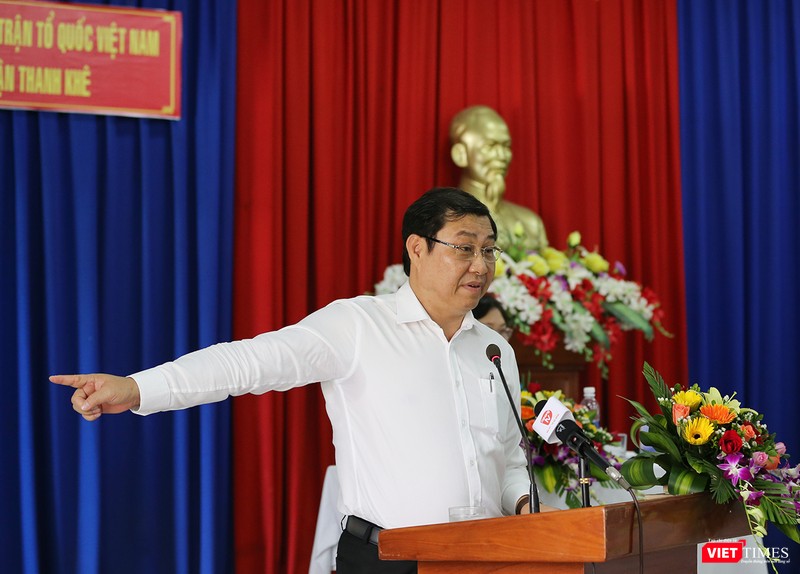 “Bây giờ mấy cái khách sạn to đùng bên biển, có những ông rất giàu có, ổng cũng có thế lực rất mạnh, nhưng sai phạm, làm không đúng thì phải xử lý và đập bỏ”, ông Huỳnh Đức Thơ nói.