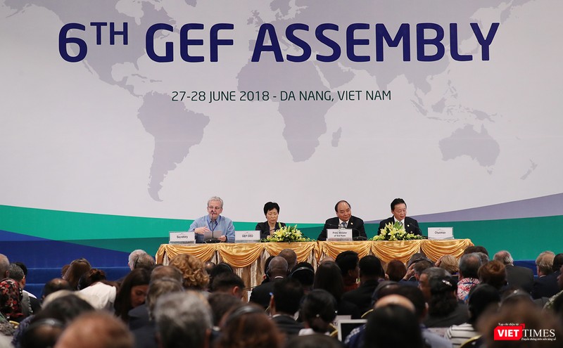 Với vai trò chủ nhà, Thủ tướng Nguyễn Xuân Phúc cho biết, Việt Nam đang nỗ lực thực hiện các Mục tiêu phát triển bền vững của Liên Hợp Quốc (SDGs 2030), cam kết tại COP-21 về biến đổi khí hậu.